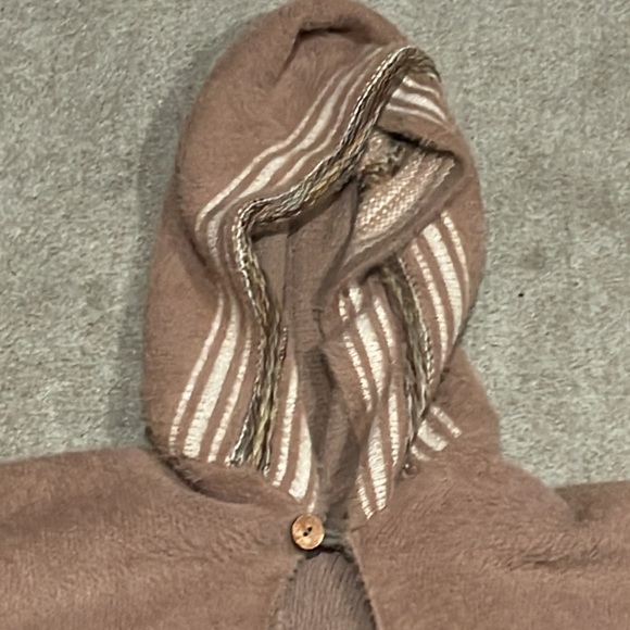 Simply Noelle Cape with a hood OS - Picture 2 of 5